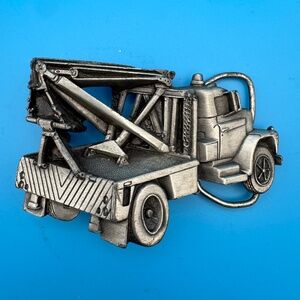 Tow Truck 1981 Bergamot Brass Works Wrecker Figural Belt Buckle Silver Tone